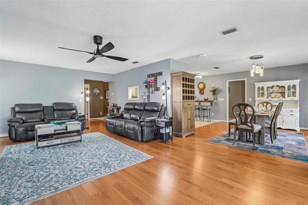 For Sale: $435,000 (2 beds, 2 baths, 2205 Square Feet)