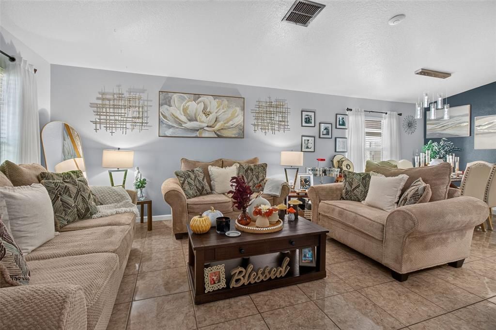 For Rent: $2,400 (4 beds, 2 baths, 1952 Square Feet)
