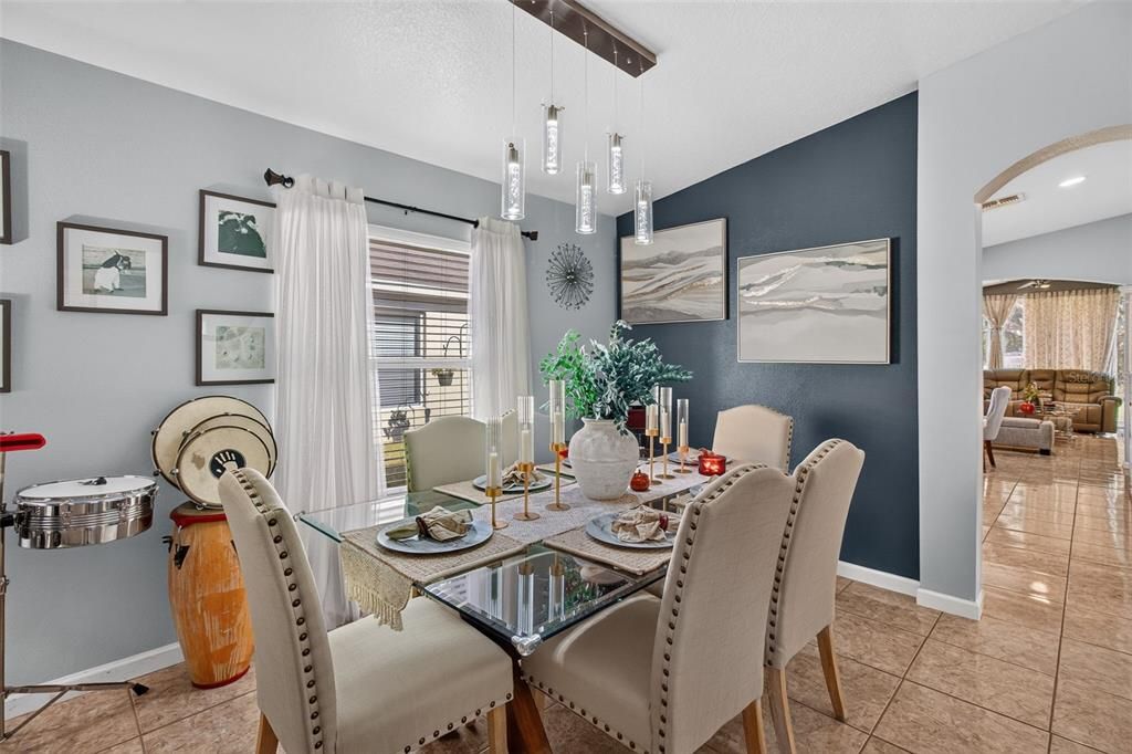 For Rent: $2,400 (4 beds, 2 baths, 1952 Square Feet)