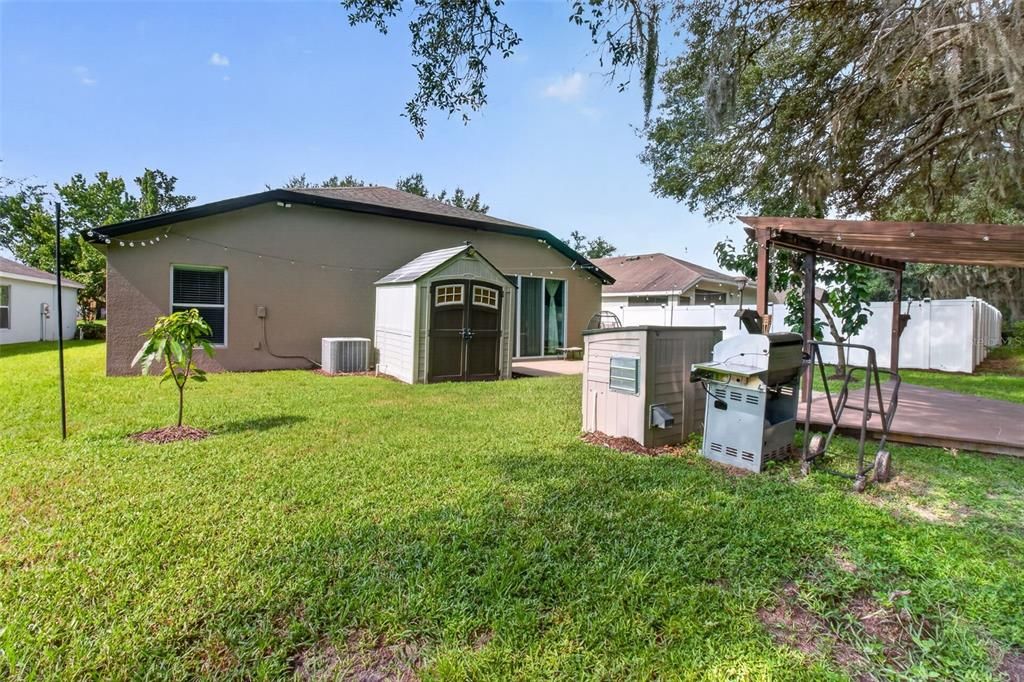 For Rent: $2,400 (4 beds, 2 baths, 1952 Square Feet)