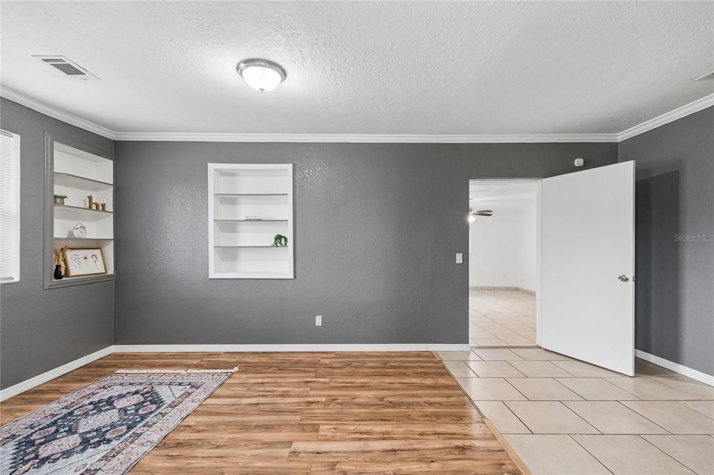 For Sale: $295,000 (3 beds, 2 baths, 1677 Square Feet)