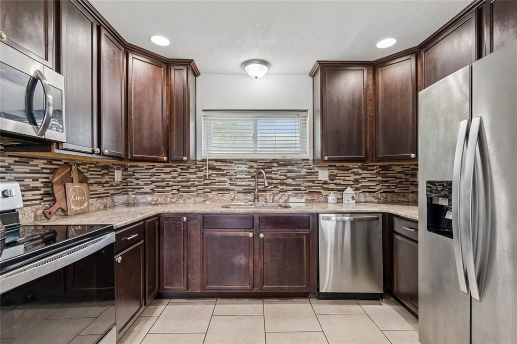 For Sale: $295,000 (3 beds, 2 baths, 1677 Square Feet)