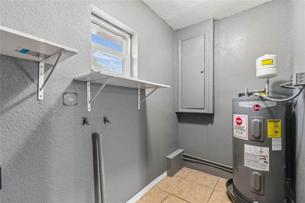 For Sale: $295,000 (3 beds, 2 baths, 1677 Square Feet)