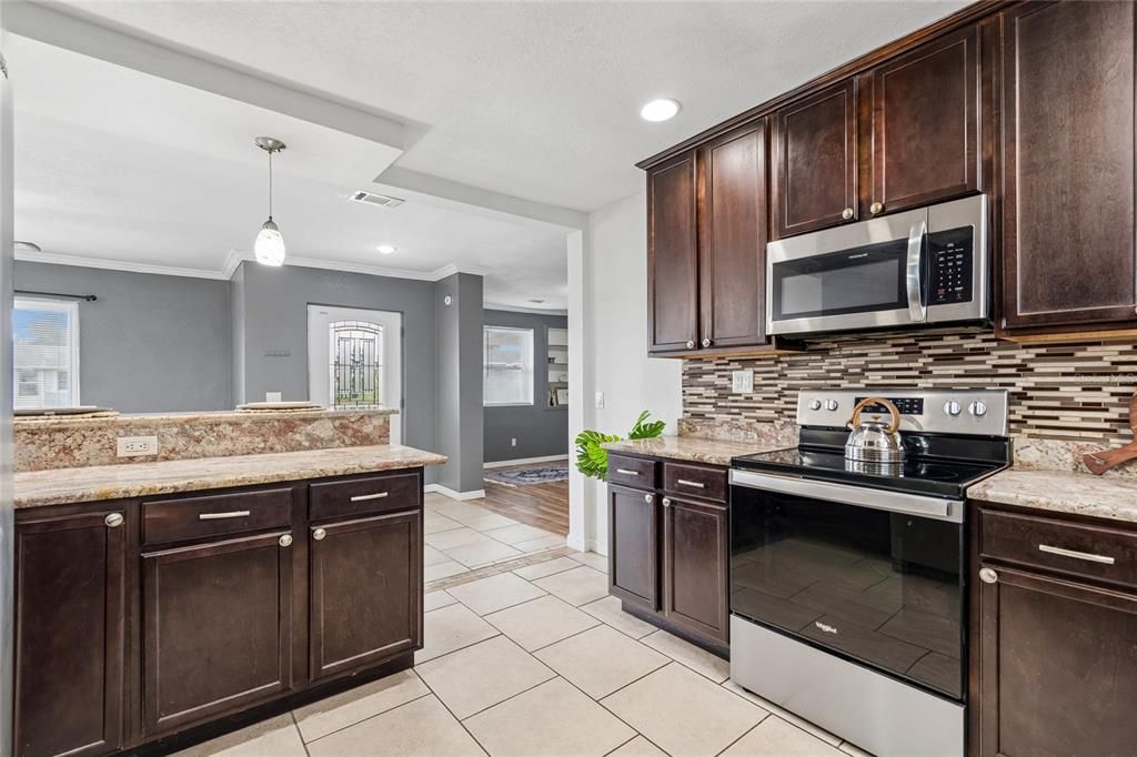 For Sale: $295,000 (3 beds, 2 baths, 1677 Square Feet)