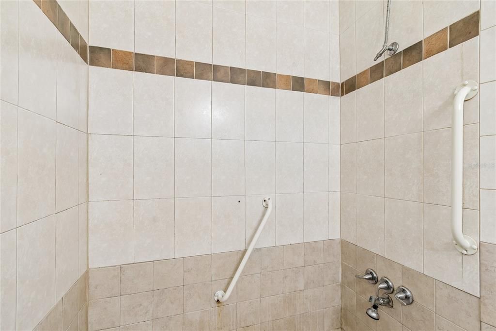 For Sale: $295,000 (3 beds, 2 baths, 1677 Square Feet)