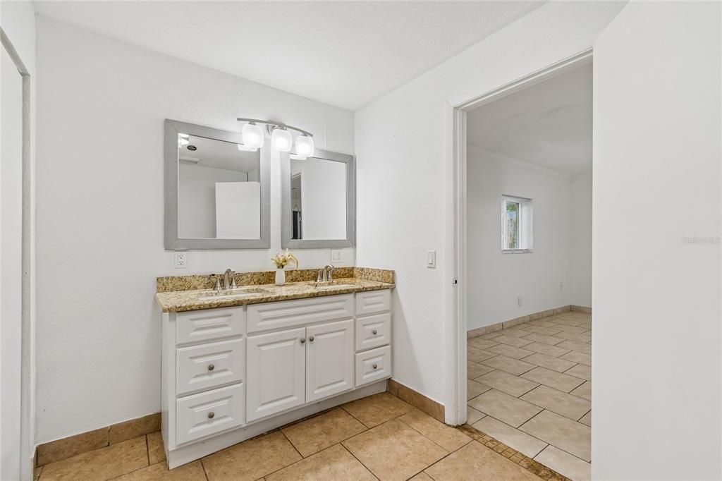 For Sale: $295,000 (3 beds, 2 baths, 1677 Square Feet)
