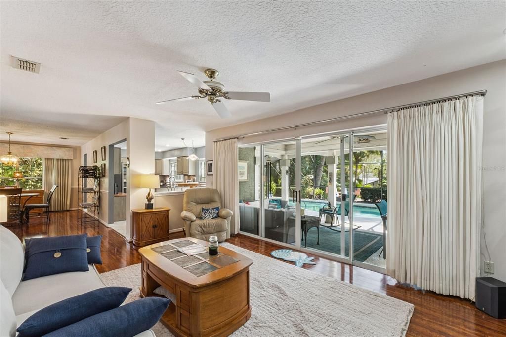 For Sale: $525,000 (3 beds, 3 baths, 2209 Square Feet)