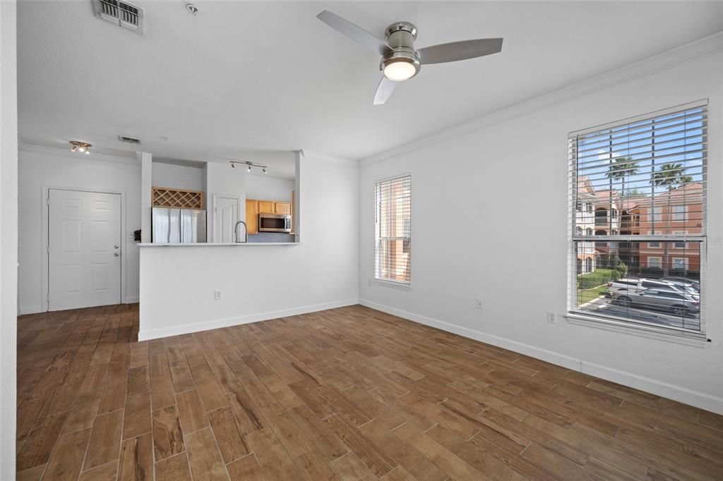 For Rent: $1,950 (1 beds, 1 baths, 780 Square Feet)