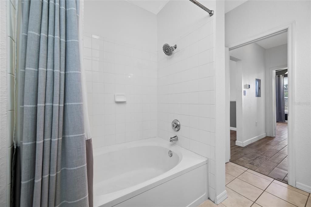 For Rent: $1,950 (1 beds, 1 baths, 780 Square Feet)