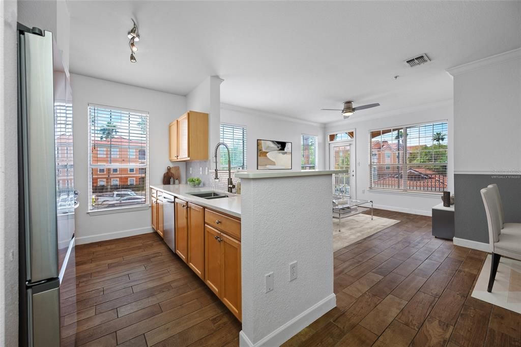 For Rent: $1,950 (1 beds, 1 baths, 780 Square Feet)