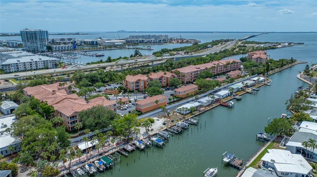 For Rent: $1,950 (1 beds, 1 baths, 780 Square Feet)
