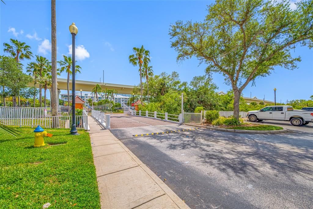 For Rent: $1,950 (1 beds, 1 baths, 780 Square Feet)