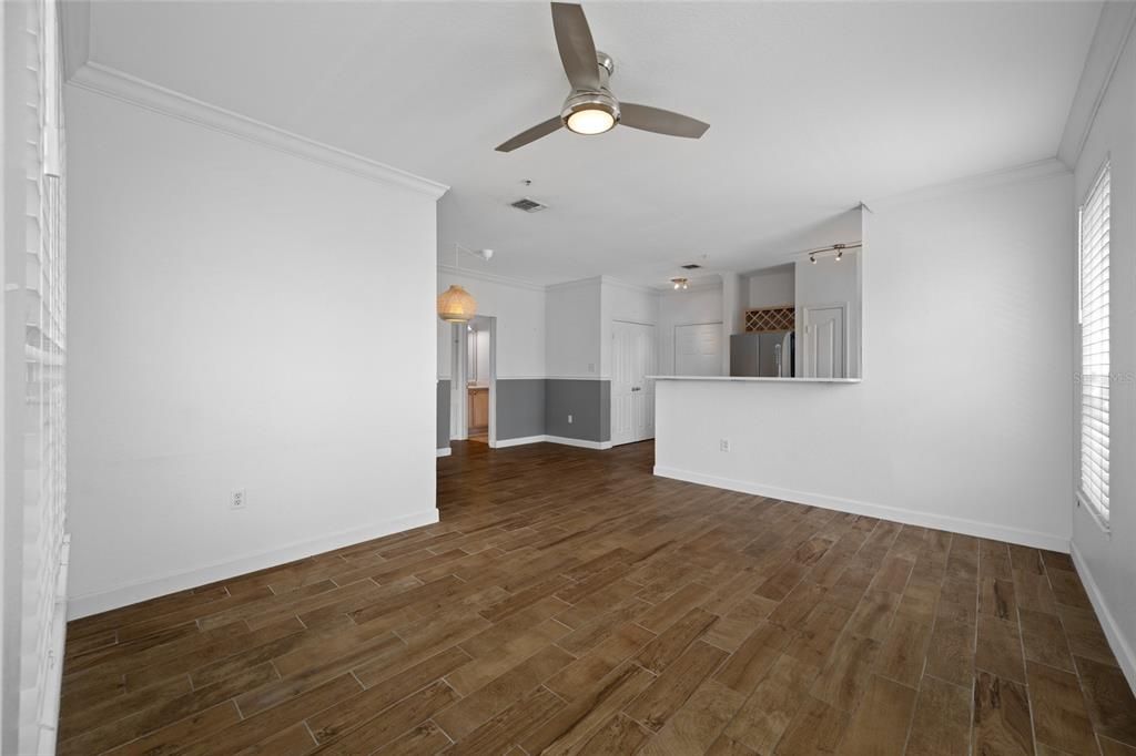 For Rent: $1,950 (1 beds, 1 baths, 780 Square Feet)