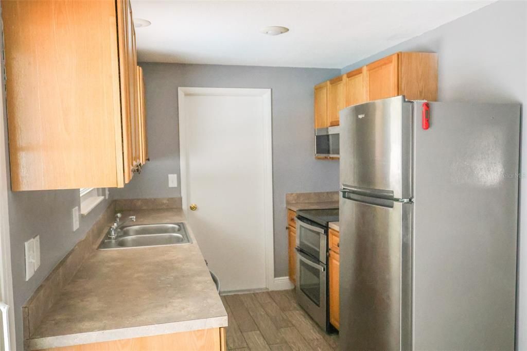 For Rent: $2,800 (2 beds, 2 baths, 910 Square Feet)