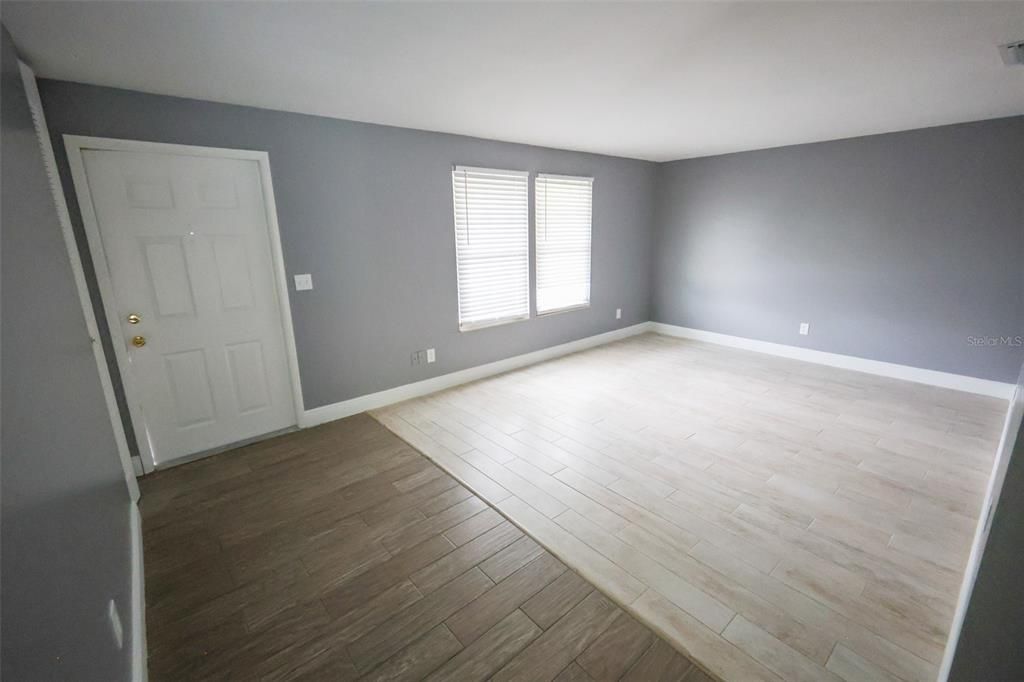 For Rent: $2,800 (2 beds, 2 baths, 910 Square Feet)