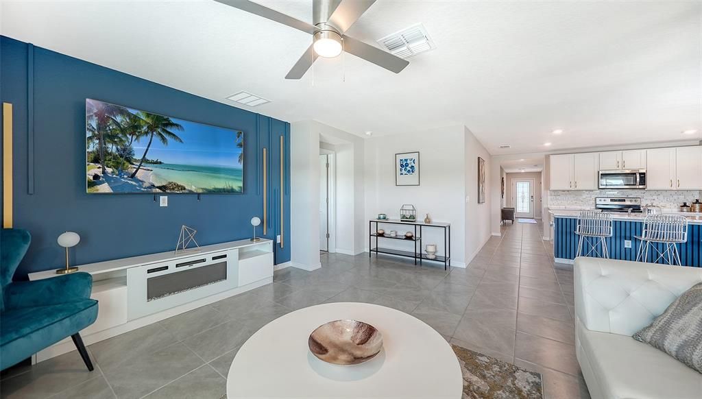 For Sale: $389,900 (4 beds, 2 baths, 1827 Square Feet)