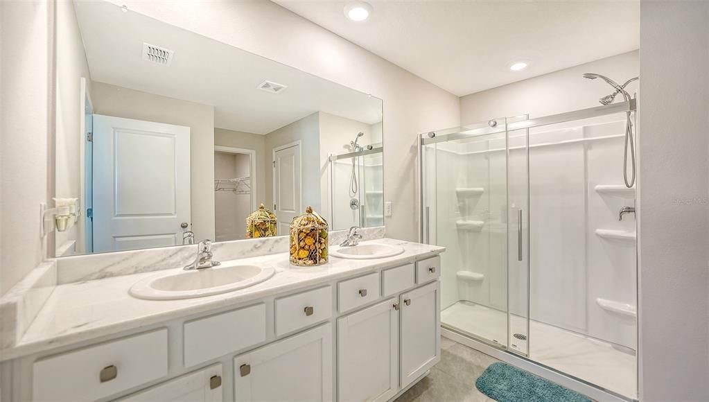For Sale: $389,900 (4 beds, 2 baths, 1827 Square Feet)