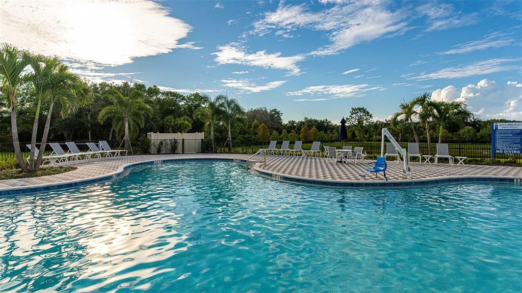 For Sale: $389,900 (4 beds, 2 baths, 1827 Square Feet)