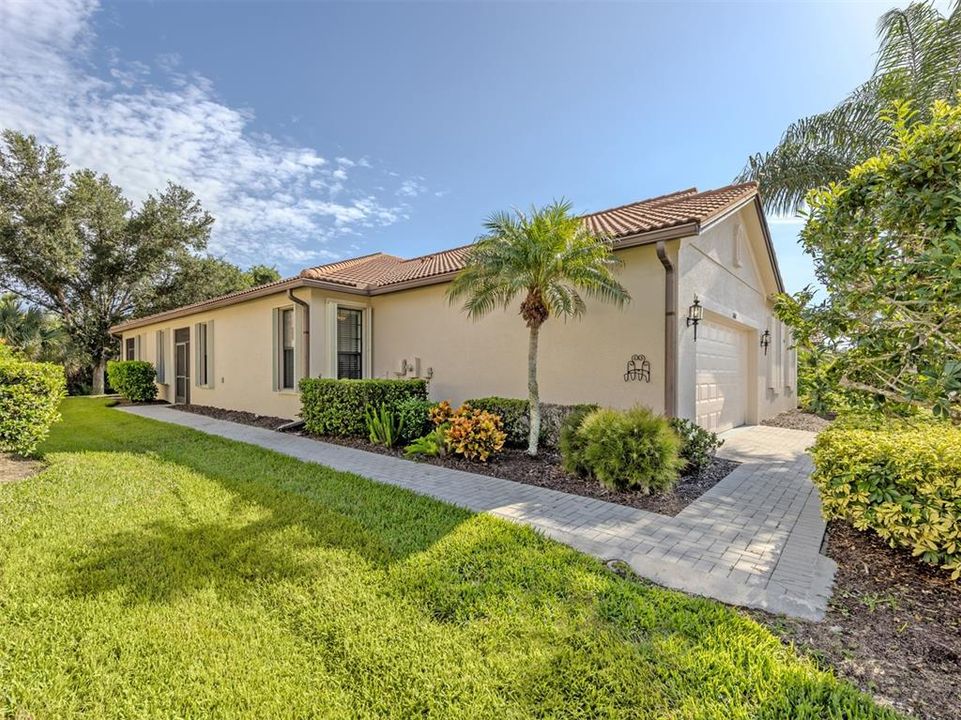 For Sale: $344,000 (2 beds, 2 baths, 1685 Square Feet)