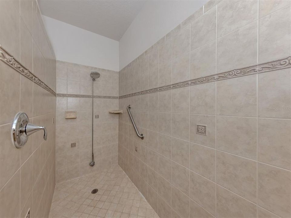 For Sale: $344,000 (2 beds, 2 baths, 1685 Square Feet)