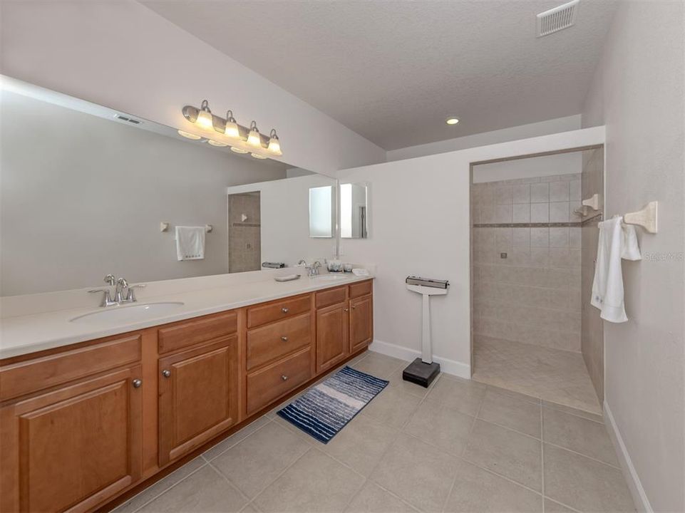 For Sale: $344,000 (2 beds, 2 baths, 1685 Square Feet)