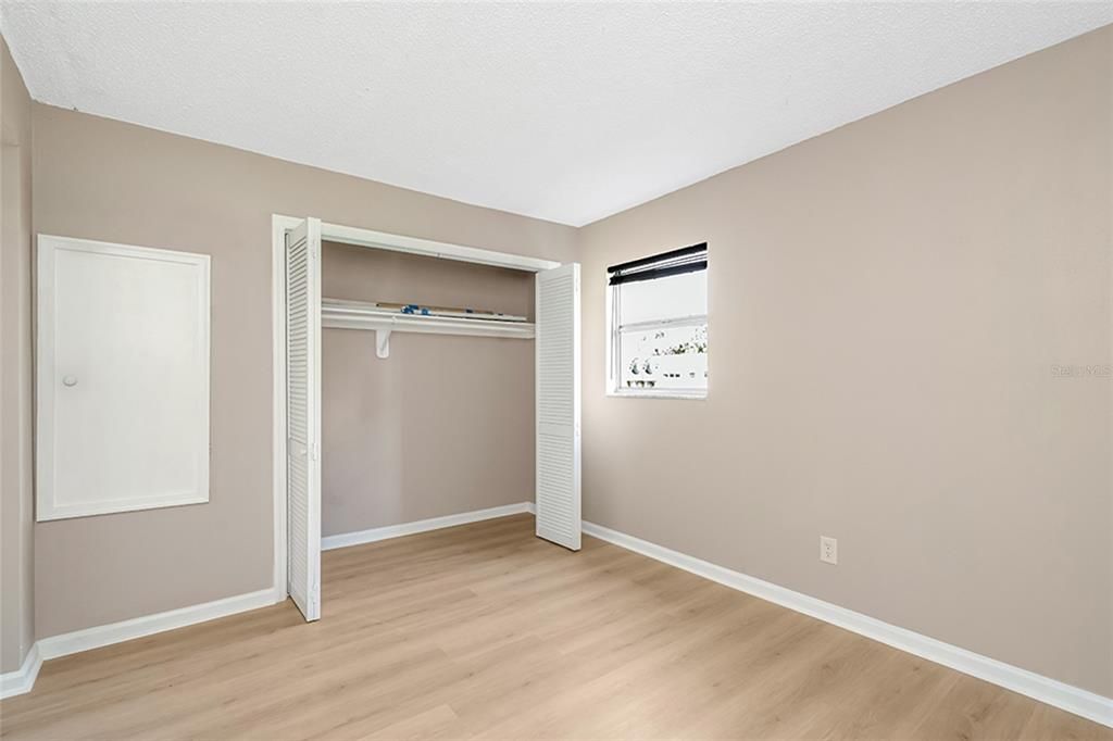 For Sale: $100,000 (2 beds, 1 baths, 720 Square Feet)