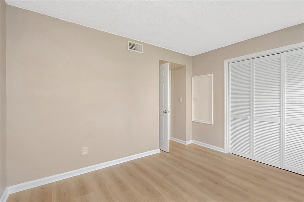 For Sale: $100,000 (2 beds, 1 baths, 720 Square Feet)