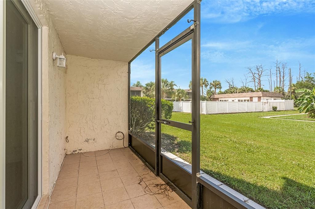 For Sale: $100,000 (2 beds, 1 baths, 720 Square Feet)