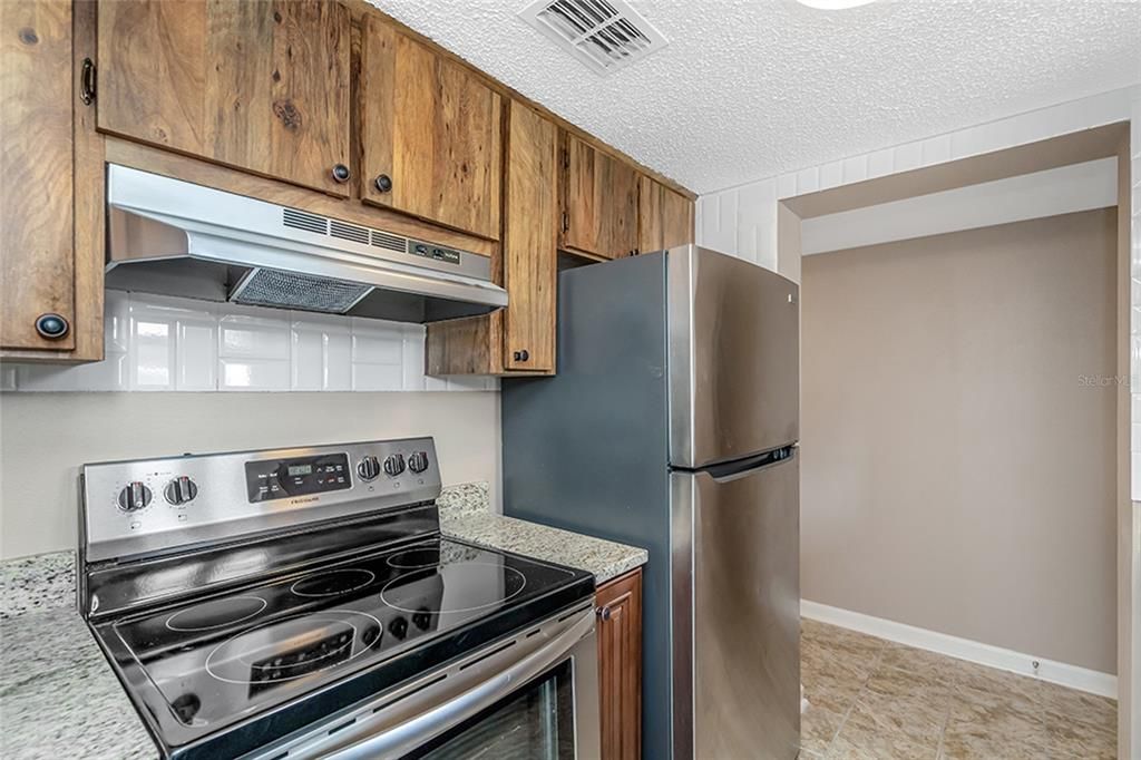 For Sale: $100,000 (2 beds, 1 baths, 720 Square Feet)