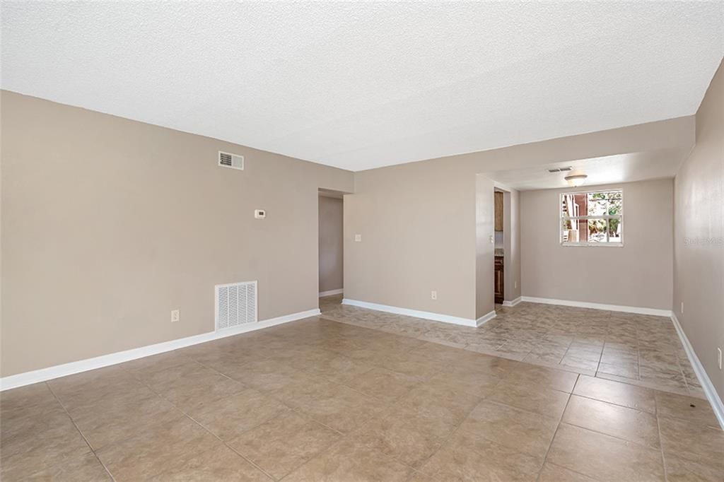 For Sale: $100,000 (2 beds, 1 baths, 720 Square Feet)