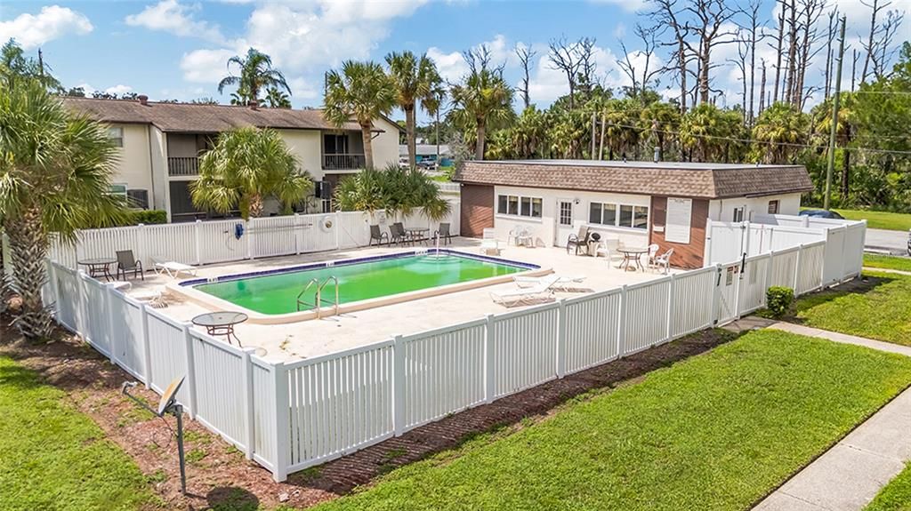 For Sale: $100,000 (2 beds, 1 baths, 720 Square Feet)