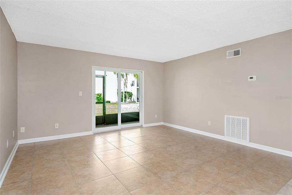 For Sale: $100,000 (2 beds, 1 baths, 720 Square Feet)