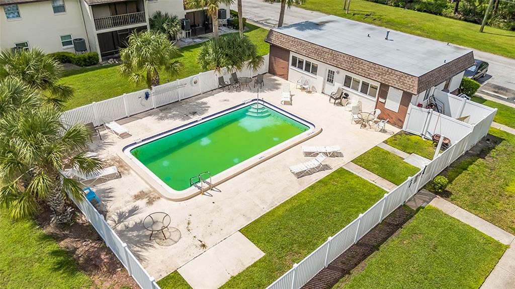 For Sale: $100,000 (2 beds, 1 baths, 720 Square Feet)