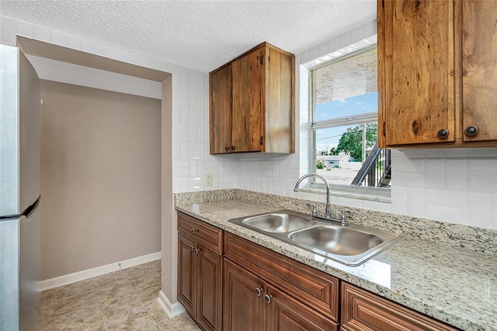 For Sale: $100,000 (2 beds, 1 baths, 720 Square Feet)