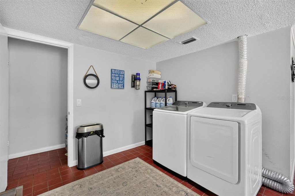 En Venta: $479,000 (4 camas, 3 baños, 2232 Pies cuadrados)