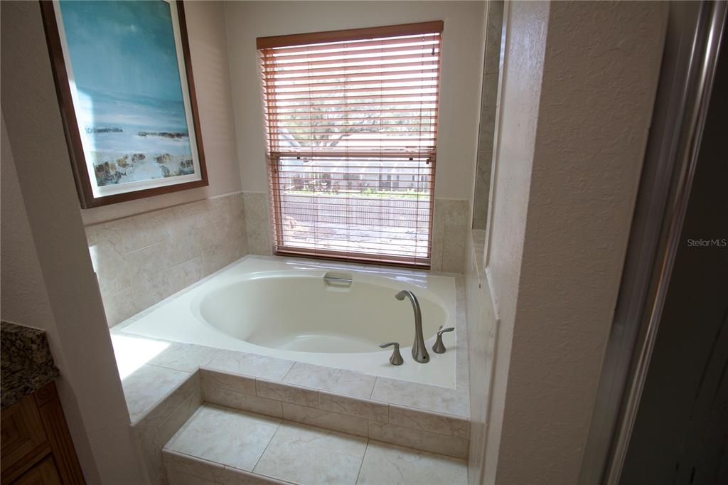 For Rent: $3,250 (3 beds, 2 baths, 2286 Square Feet)