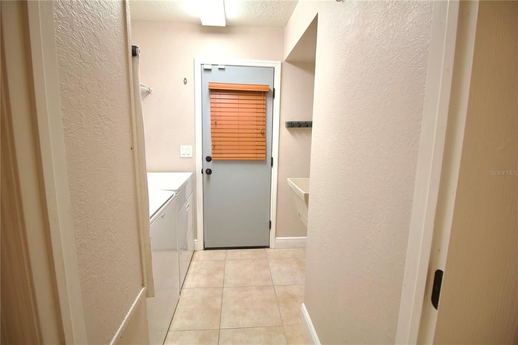For Rent: $3,250 (3 beds, 2 baths, 2286 Square Feet)