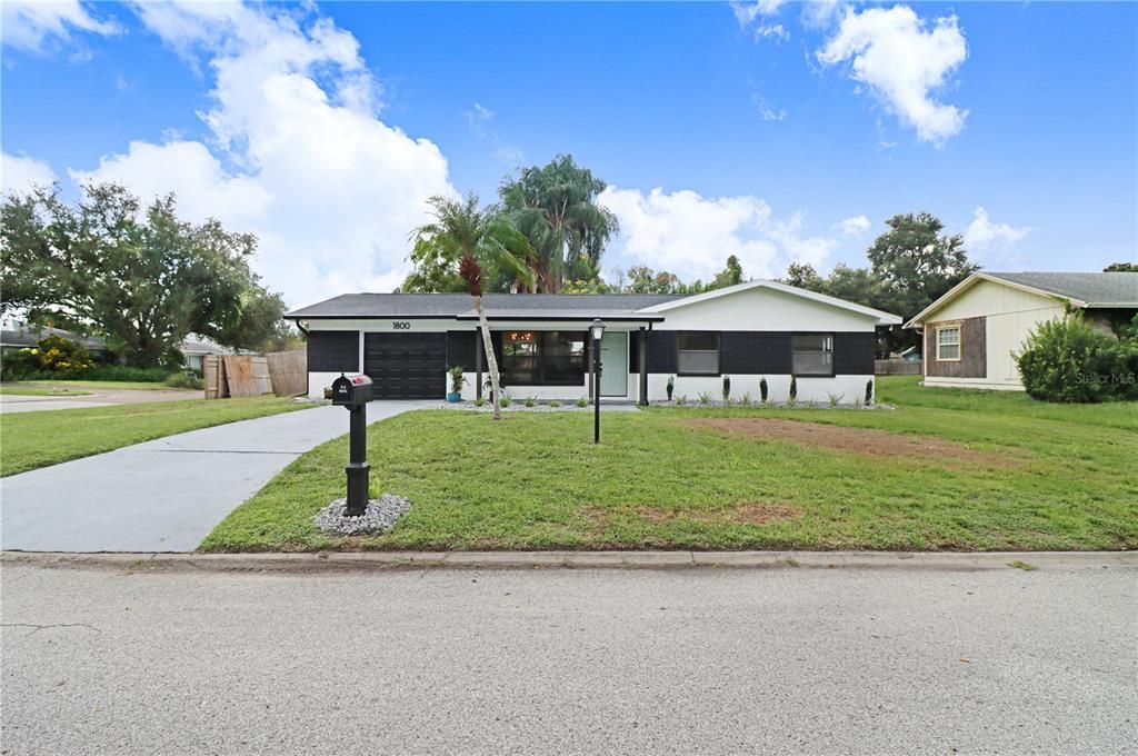 For Sale: $400,000 (3 beds, 2 baths, 1241 Square Feet)