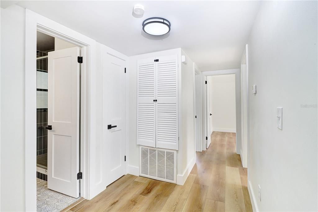 For Sale: $400,000 (3 beds, 2 baths, 1241 Square Feet)