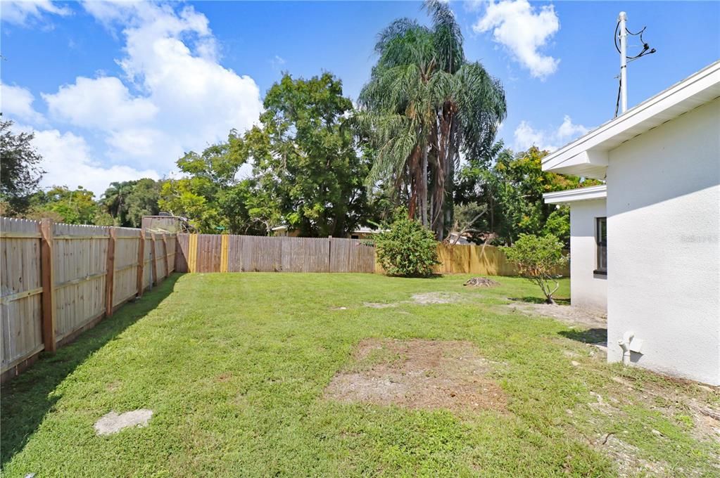 For Sale: $400,000 (3 beds, 2 baths, 1241 Square Feet)