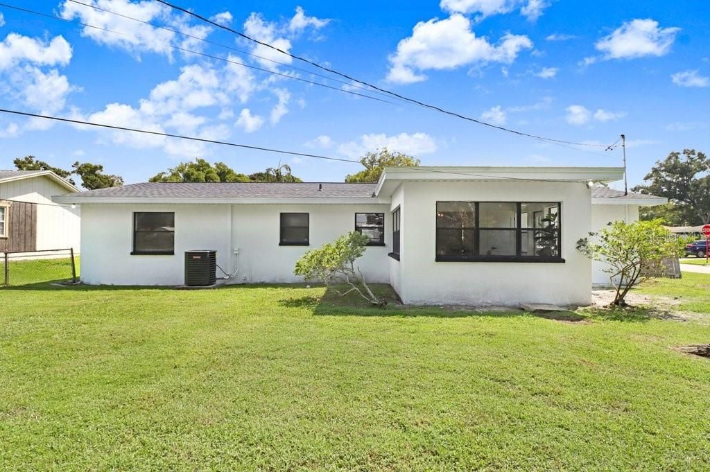 For Sale: $400,000 (3 beds, 2 baths, 1241 Square Feet)