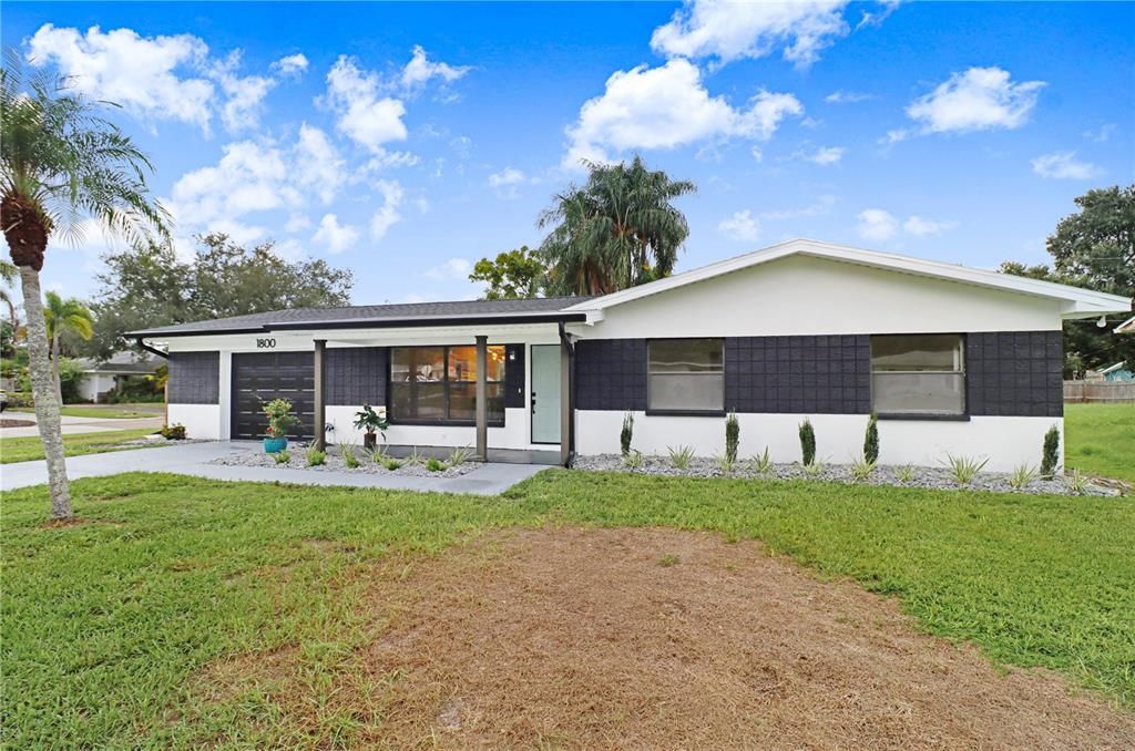 For Sale: $400,000 (3 beds, 2 baths, 1241 Square Feet)
