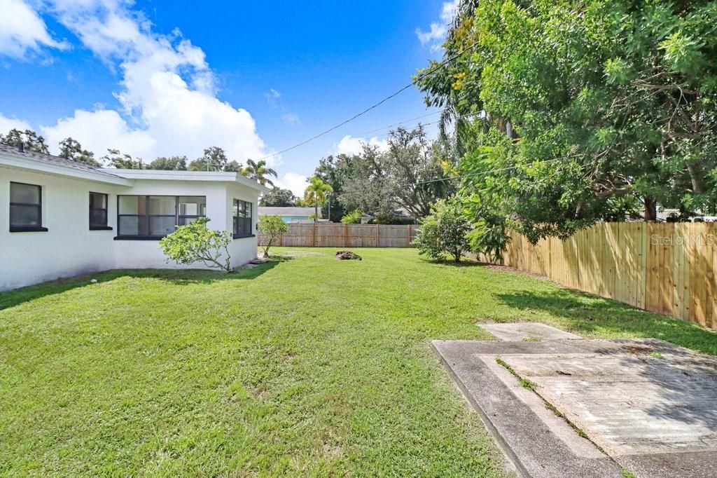 For Sale: $400,000 (3 beds, 2 baths, 1241 Square Feet)
