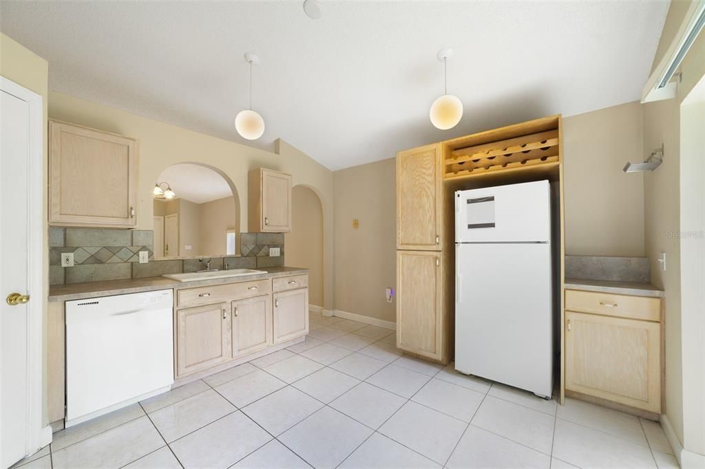 For Sale: $325,000 (3 beds, 2 baths, 1303 Square Feet)