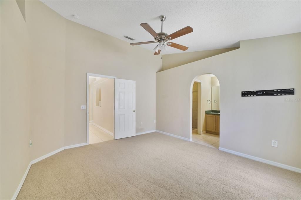 For Sale: $325,000 (3 beds, 2 baths, 1303 Square Feet)