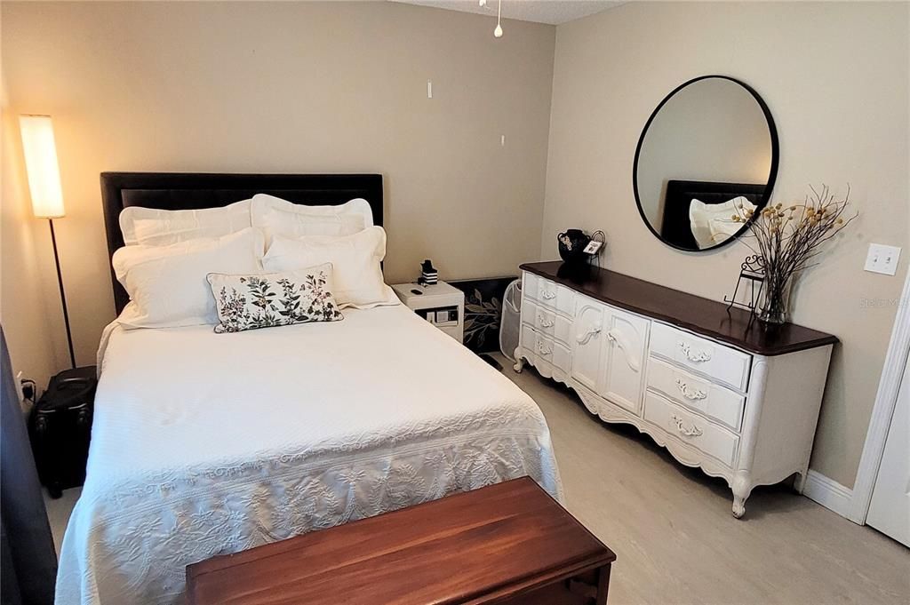 Active With Contract: $335,000 (3 beds, 2 baths, 1143 Square Feet)