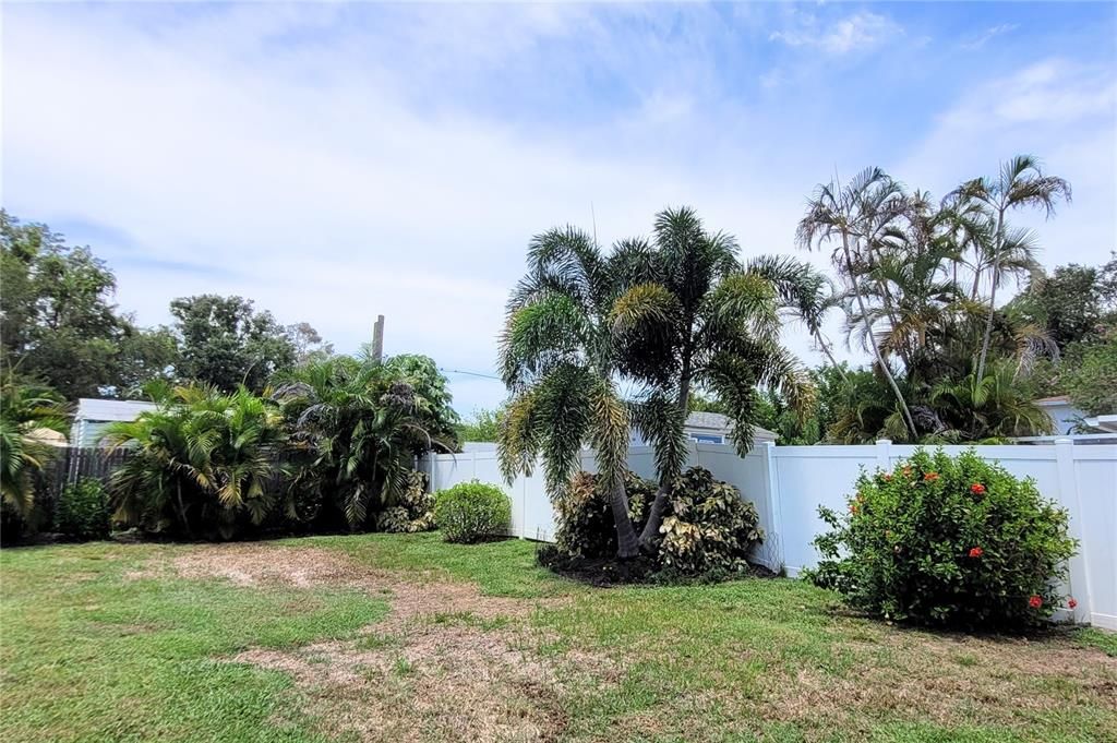 Active With Contract: $335,000 (3 beds, 2 baths, 1143 Square Feet)
