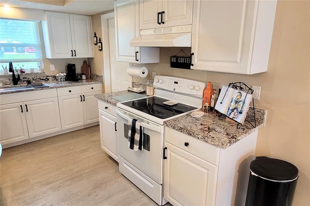 Active With Contract: $335,000 (3 beds, 2 baths, 1143 Square Feet)