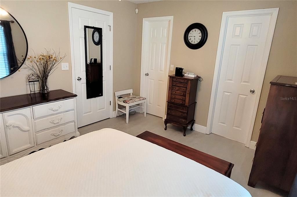 Active With Contract: $335,000 (3 beds, 2 baths, 1143 Square Feet)