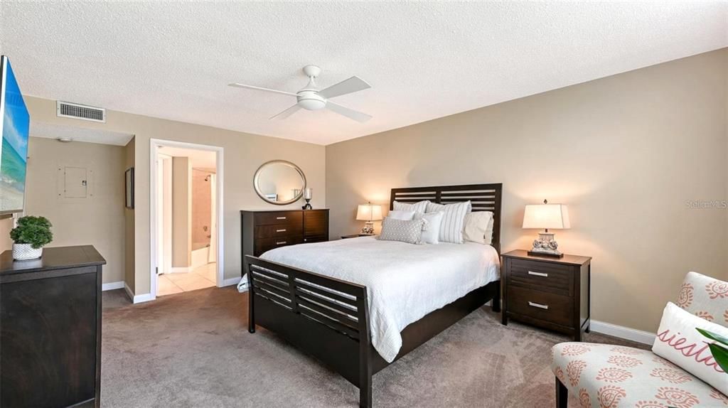 For Sale: $625,000 (2 beds, 2 baths, 1650 Square Feet)